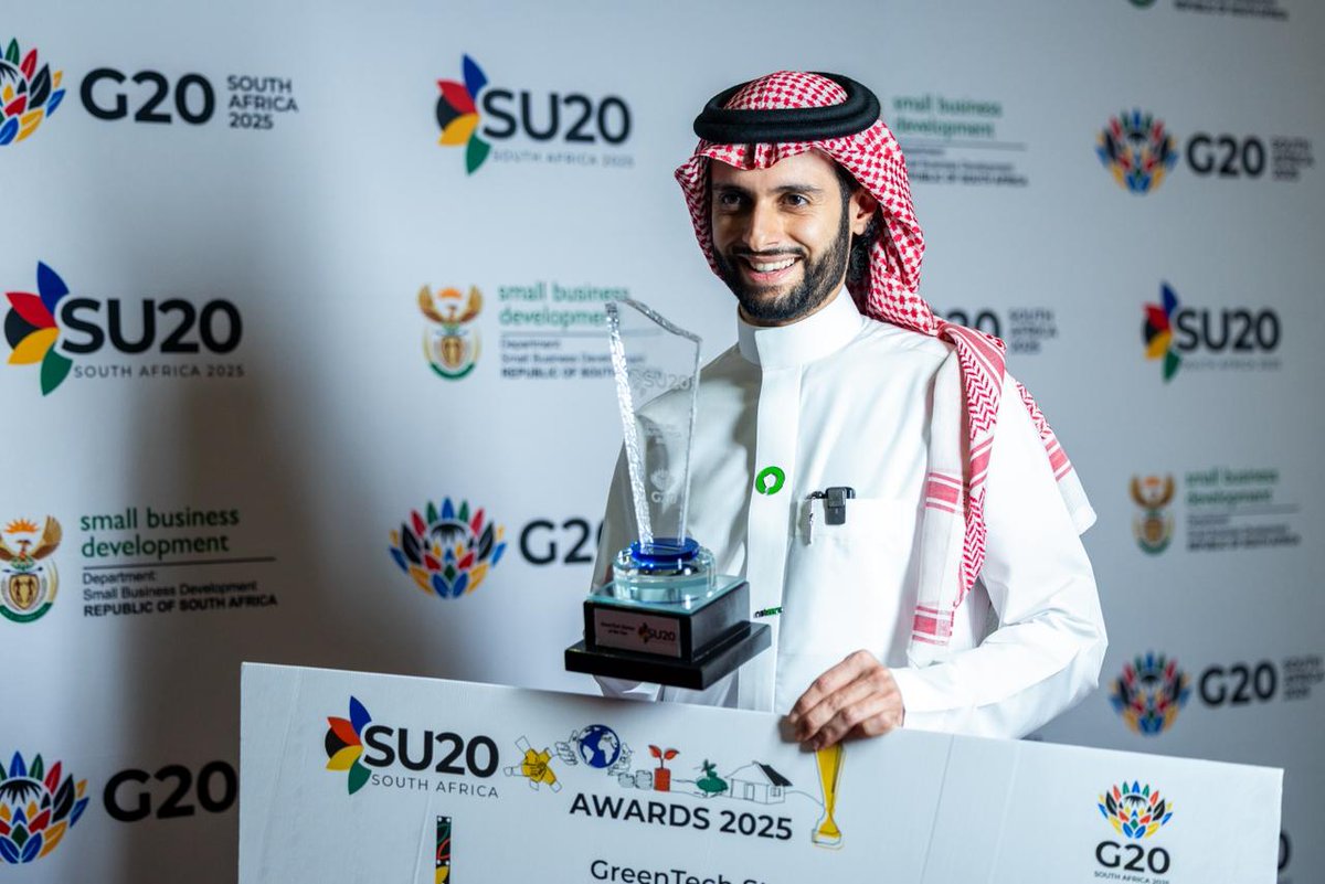 netzero_sa's tweet image. بفضل الله، تُوجت جهود Netzero في قمة G20 ضمن Startup20 في جنوب أفريقيا، ونلنا جائزة المركز الأول في التكنولوجيا الخضراء. 
وتمكنت ابتكارات الشباب السعودي في التوثيق الرقمي للأشجار من الوصول إلى هذا التصدر الدولي.
شكرًا لـ(@evision_sa) ولسمو الأمير فهد بن منصور على دعمه وتمكينه.
