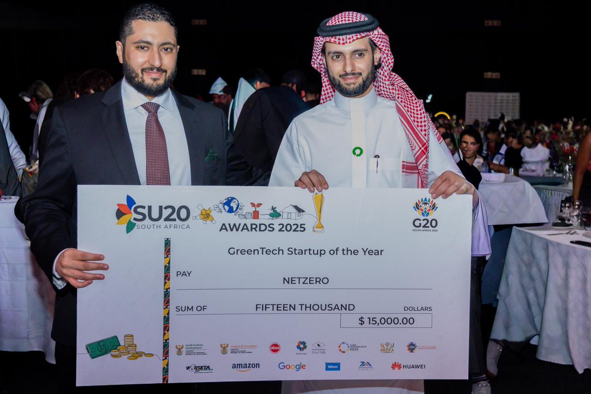 netzero_sa's tweet image. بفضل الله، تُوجت جهود Netzero في قمة G20 ضمن Startup20 في جنوب أفريقيا، ونلنا جائزة المركز الأول في التكنولوجيا الخضراء. 
وتمكنت ابتكارات الشباب السعودي في التوثيق الرقمي للأشجار من الوصول إلى هذا التصدر الدولي.
شكرًا لـ(@evision_sa) ولسمو الأمير فهد بن منصور على دعمه وتمكينه.