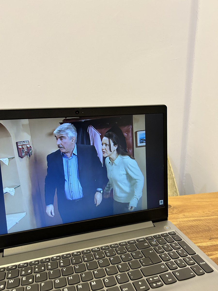 yemek yerken izlemeye başladığım yeni yabancı dizim😂sonuçta damat yabancı