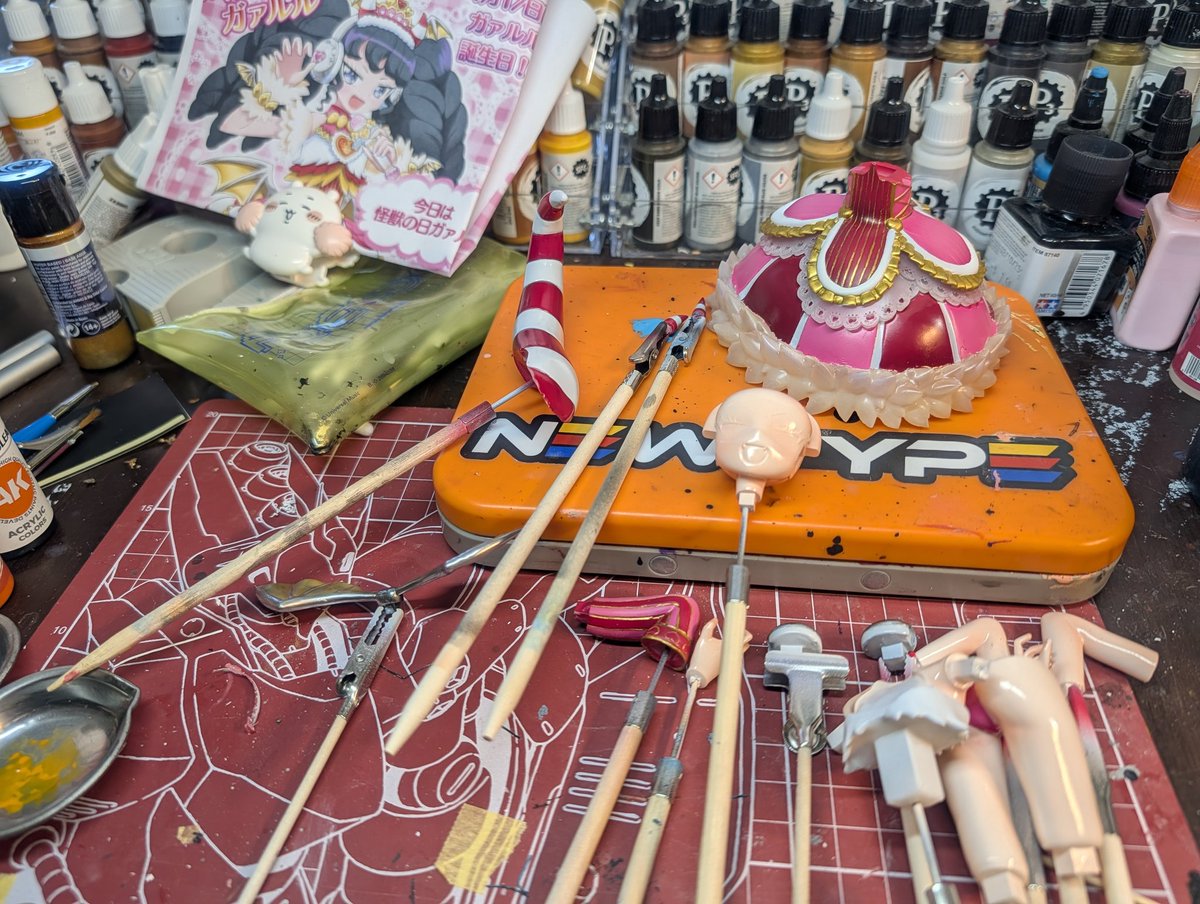 catmaninc's tweet image. Some projects have been derailed by travel. I like acrylics for hand painting, but for straight lines enamel seems to be mandatory. Tamiya X-12 is unfortunate. 
I got some supplies that I couldn&apos;t buy in the US. Model Kasten and PVC tape are cool.