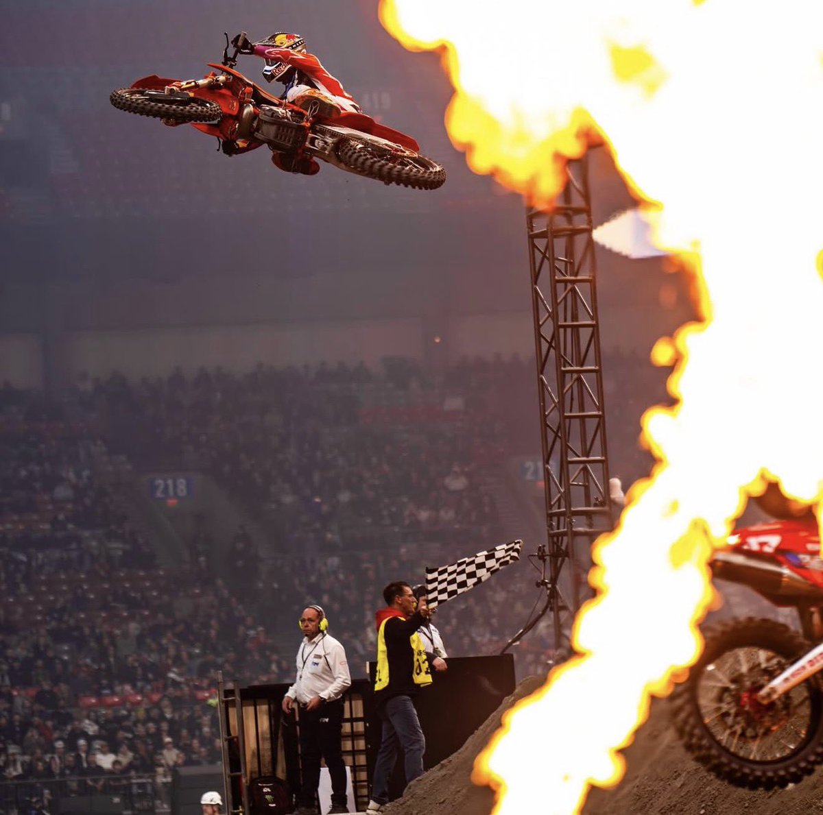 DozerTweets3's tweet image. What an exciting weekend of racing ! Couldn’t ask for 2 better winners this weekend! Mookie &amp;amp; Eli… the peoples champs ! 🤙🏼🤙🏼