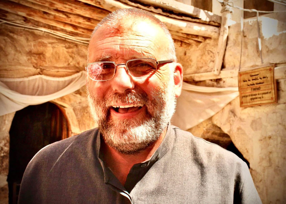 «Padre Paolo Dall’Oglio è morto. Senza alcuna, ragionevole, ombra di dubbio». 
Quelle parole, pronunciate da una fonte autorevole in #Siria, indiscutibile, mi avevano distrutta.
Non riuscivo, non potevo più rilanciare, ogni giorno, la mia richiesta di verità per Abuna Paolo…