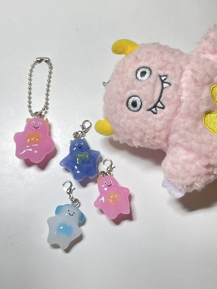 めじるしアクセサリー大好きだからマルシィの怪獣くん作った