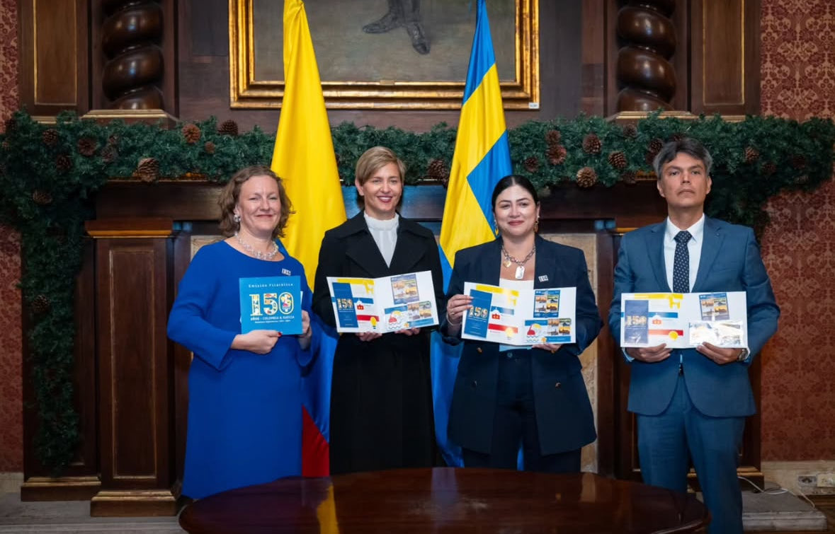 FernanMartinez's tweet image. Verónica es amiga de hace varios años de la sexóloga vallenata Carmen Larrazabal, esposa de Guillermo Reyes, embajador en Suecia, cuyo nombramiento fué cuestionado por no hablar un segundo idioma.

¿Cómo viajó Verónica a Estocolmo y qué tarjetas de crédito está usando.-