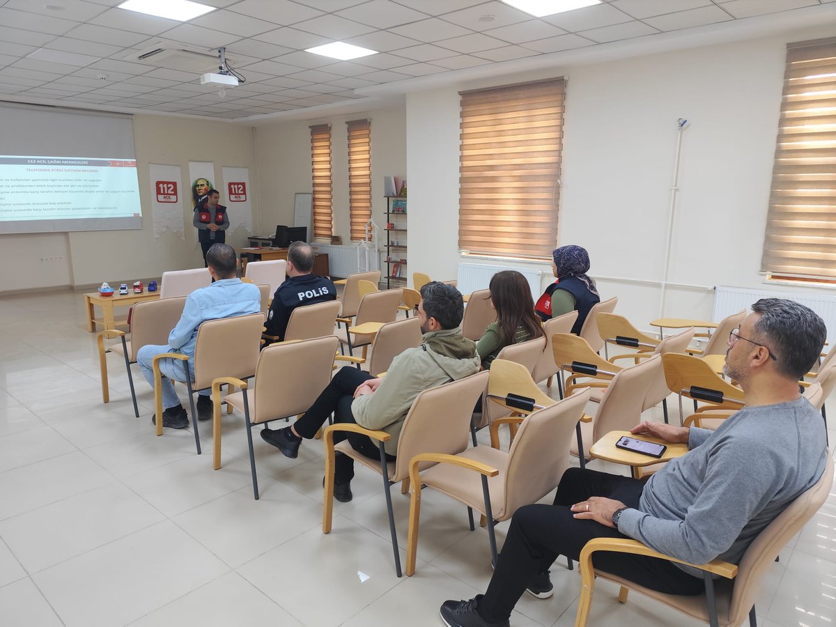 Mardin112acm's tweet image. Çağrı karşılamada hizmet kalitemizi artırmaya yönelik çağrı karşılama/yönlendirme personelimize
*Öfke kontrolü-stres yönetimi eğt.
*Çağrı alma-yönlendirme eğt.
*Çağrı karşılama-arayan yönetimi eğt.
*Etkili iletişim eğt. verildi(1.grup)
@TC_icisleri @Mardin_Valiligi @illeridaresi