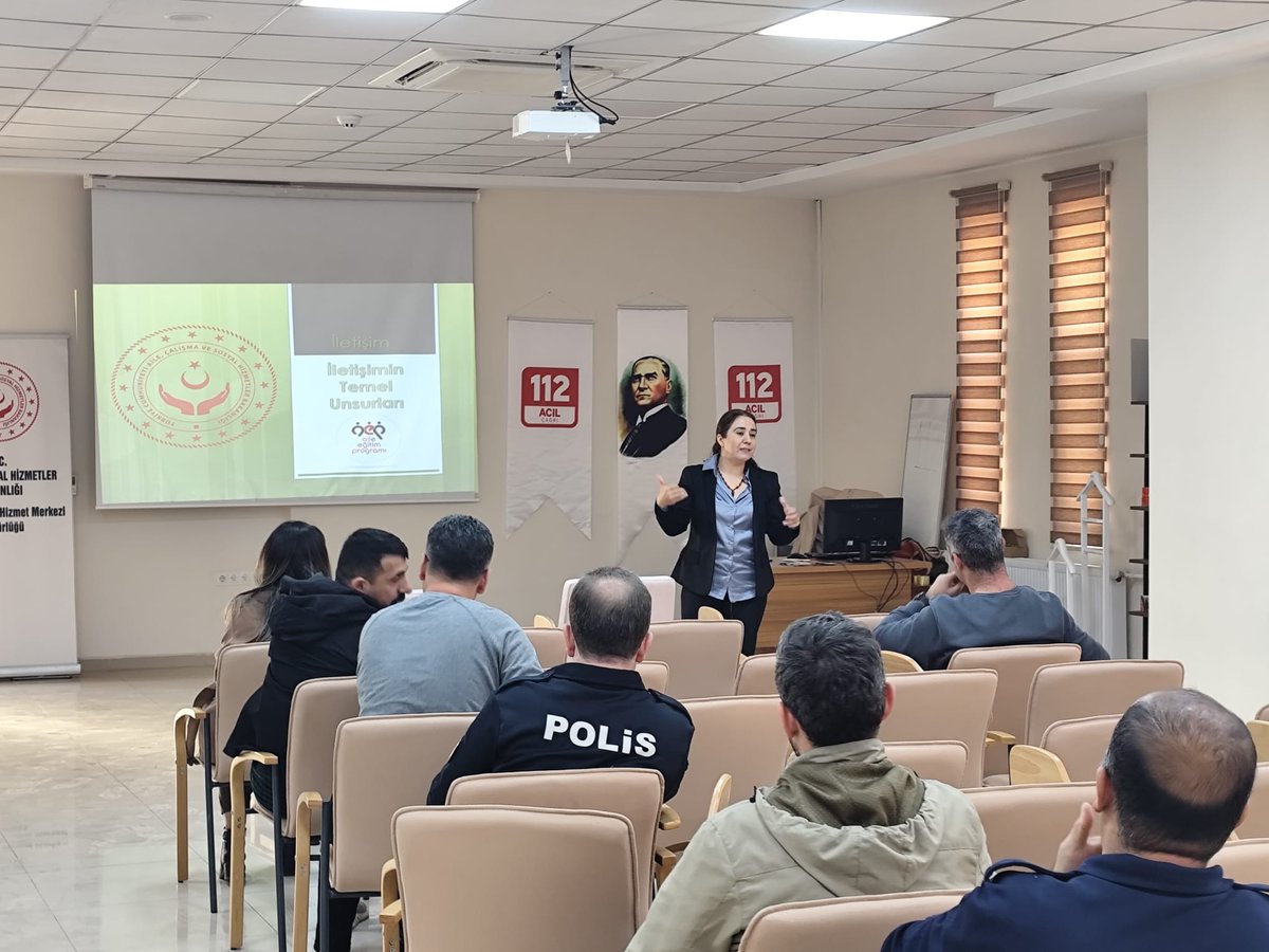 Mardin112acm's tweet image. Çağrı karşılamada hizmet kalitemizi artırmaya yönelik çağrı karşılama/yönlendirme personelimize
*Öfke kontrolü-stres yönetimi eğt.
*Çağrı alma-yönlendirme eğt.
*Çağrı karşılama-arayan yönetimi eğt.
*Etkili iletişim eğt. verildi(1.grup)
@TC_icisleri @Mardin_Valiligi @illeridaresi
