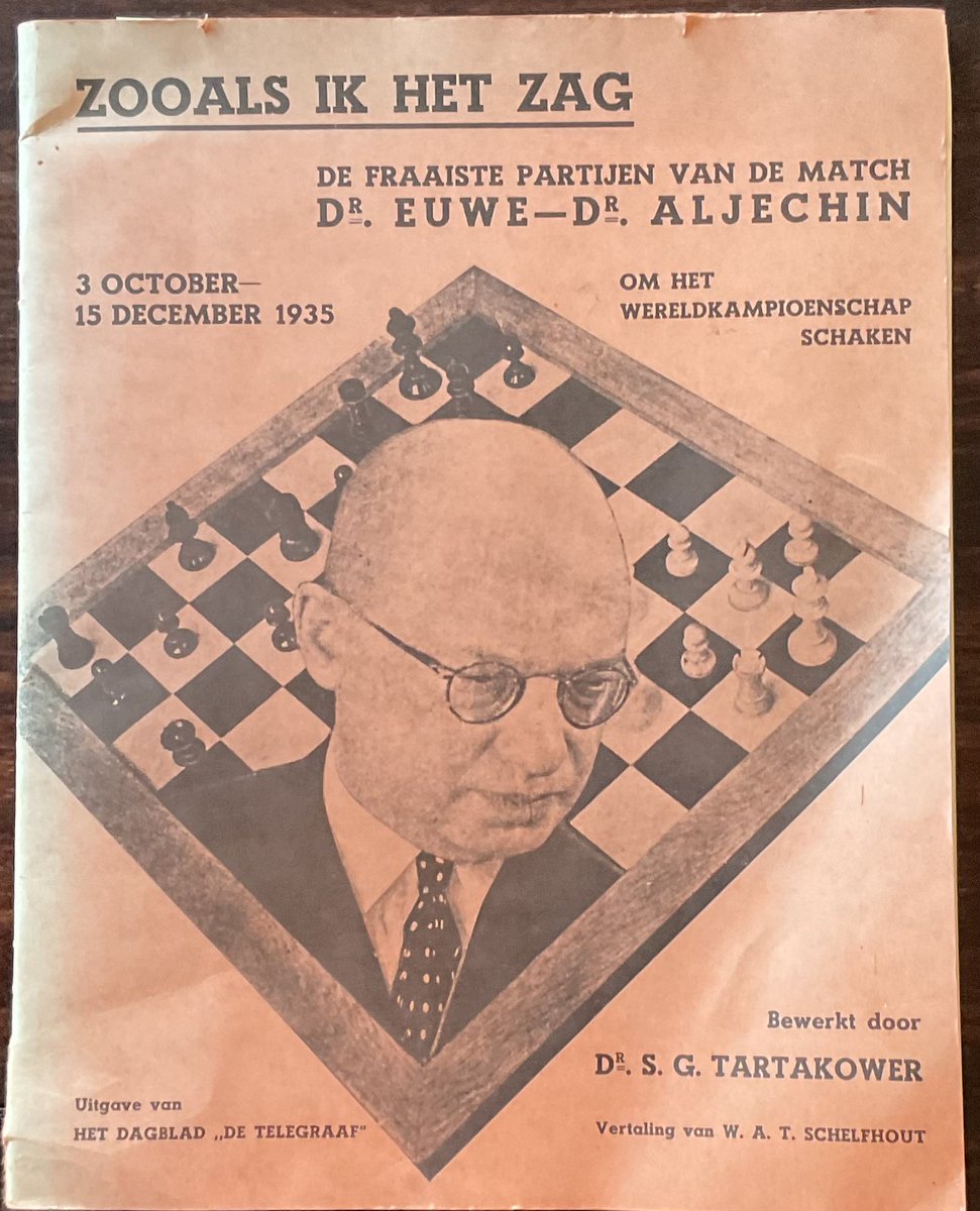 sportwereldhbo's tweet image. Precies 90 jaar geleden. De match om het wereldkampioenschap schaken tussen Aleksandr Aljechin en Max Euwe. 
Euwe werd wereldkampioen. Prachtig toernooiboek.

 #eva #eenvandaag #journaal #nieuwsuur #pauwendewit #goedenavondnederland #nieuwsvandedag #vandaaginside #buitenhof…
