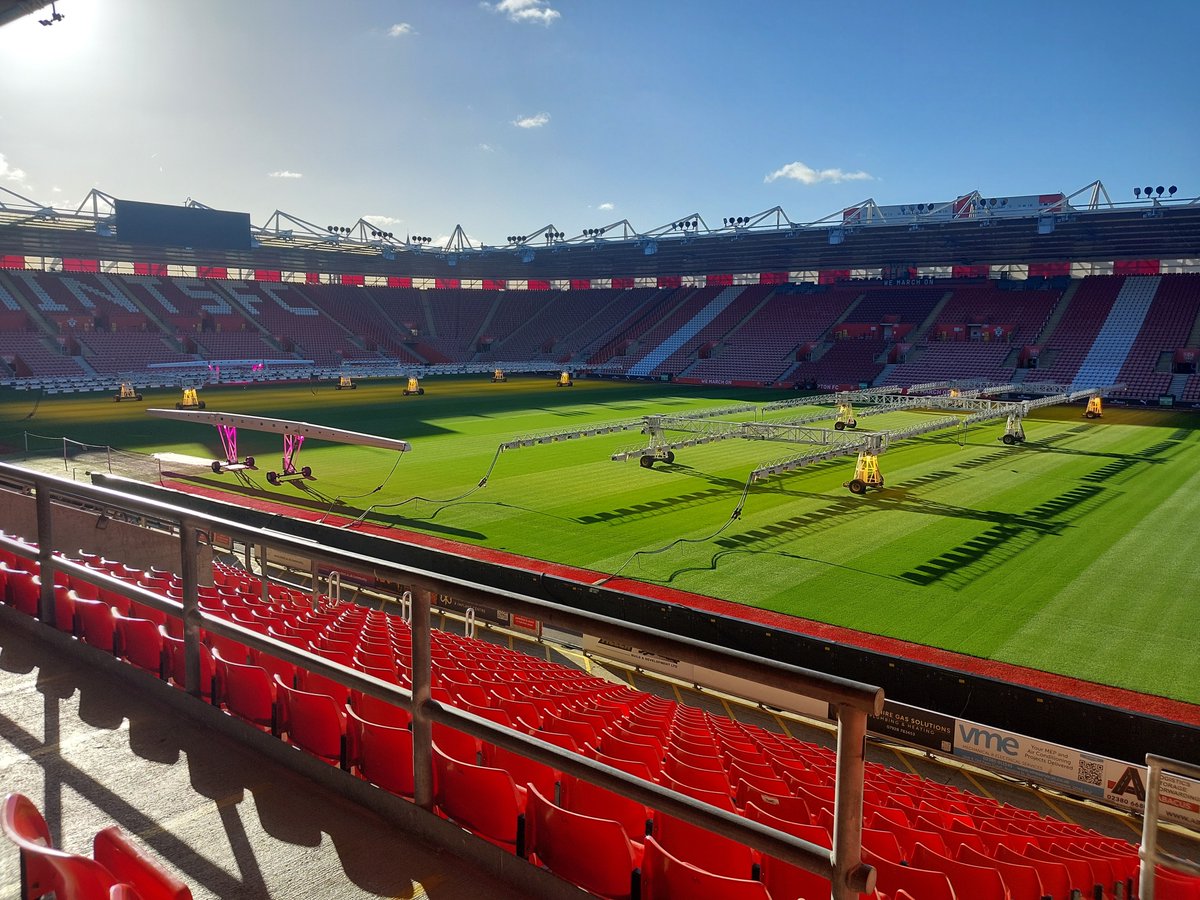 TVP_Football's tweet image. TVP Dedicated football officers ⚽ 👮🏼‍♂️ at St Mary&apos;s 🏟  @SouthamptonFC today with HantsPol colleague @saintsfccop for Level Playing Field @lpftweets event,  great to see fans, clubs and partners working together to make all welcome 💙 #accessforall #footballisforeveryone