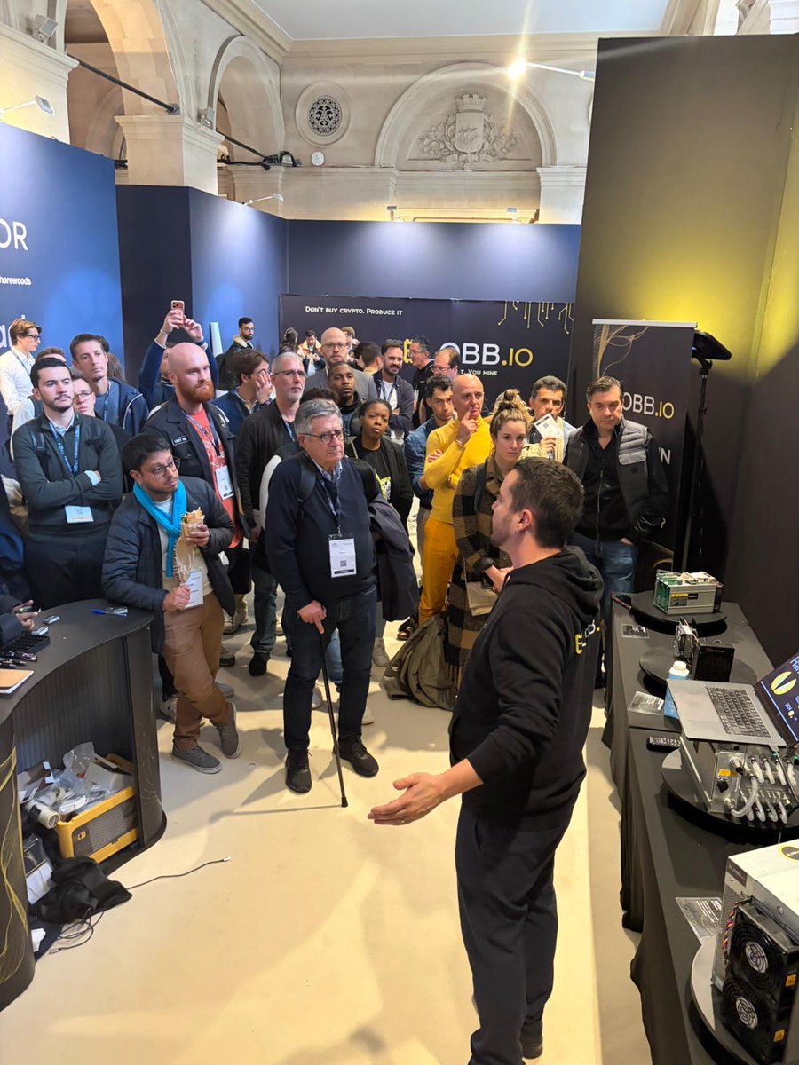 Couper des applaudissements… et se retrouver avec le souffle coupé.
Ce sentir con, c'est parfois la meilleure solution.

contexte 👇 

J’ai eu la chance d’être intervenant à la Paris Investor Week.
Encore merci à Paul Tesnieres-Ouine pour l’invitation.

Lors de notre conférence