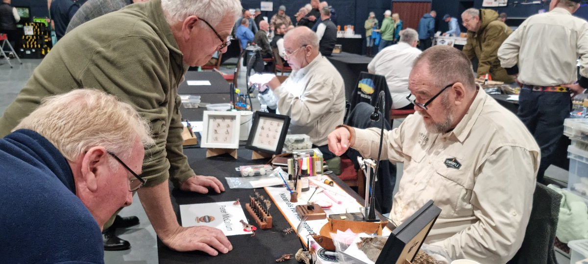 semperfli's tweet photo. Our roadshow events are a great place to learn tips and tricks from some of the best tyers! Thanks Peter McCallum for being superb last weekend at our Scottish roadshow passing on your wealth of knowledge and expertise! 

#semperfli #semperfliroadshow #flytyingevent https://t.co/TWWUE99YPC
