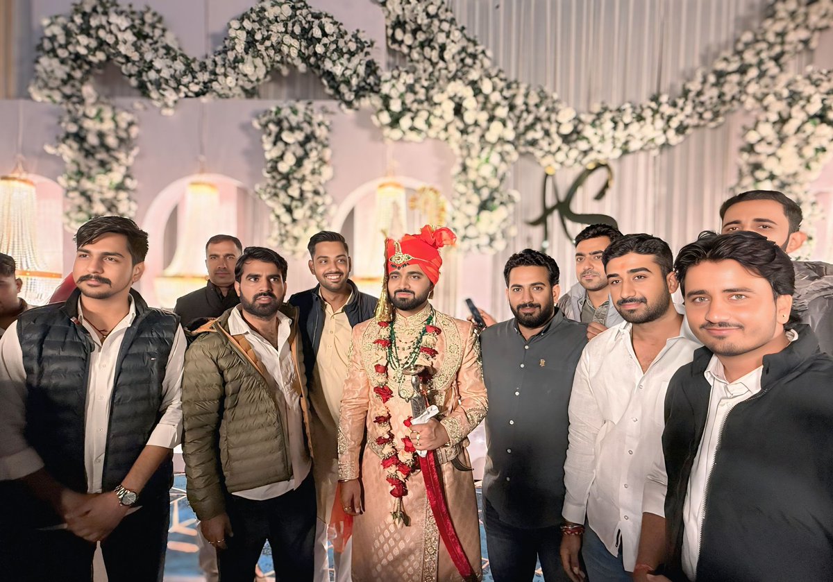 संघर्षों के साथी प्रिय सखा जय नारायण व्यास विश्वविद्यालय के छात्रसंघ अध्यक्ष भाई श्री अरविन्द सिंह भाटी को वैवाहिक जीवन की शुभकामनाएं।
<a href="/ArvindSBhati9/">Arvind Singh Bhati</a>