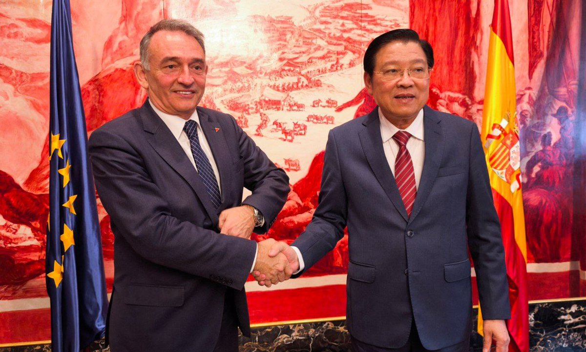 🇻🇳 Afectuosa e interesante reunión de <a href="/elpce/">Partido Comunista de España 🇵🇸</a> con la delegación del Partido Comunista de Vietnam, presidida por Phan Dinh Trac (miembro del Buró Político).

🤝 Intensificamos relaciones y el acuerdo de asociación entre ambos países.