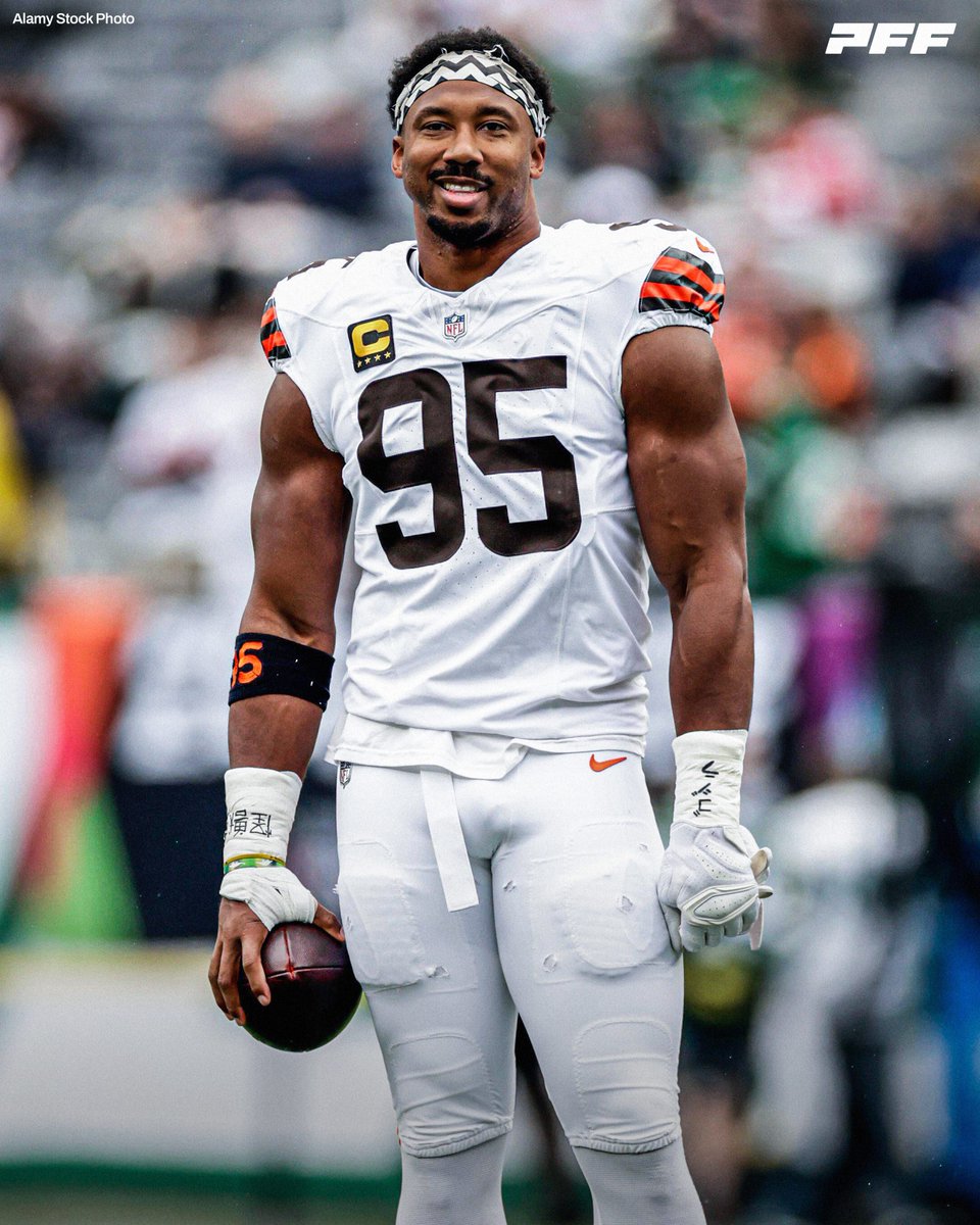 PFF's tweet image. Myles Garrett has TEN sacks in his last THREE games 🤯