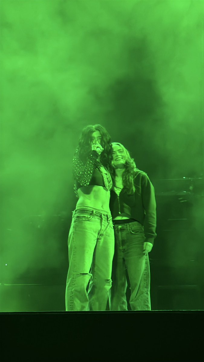 i can’t believe sadie sink joined lorde on stage for green light. i can’t believe it. i’m genuinely so happy for her she looks so happy and i’m so glad she’s reliving her shelby moments ❤️‍🩹 jpitv you’ll never be forgotten!!
