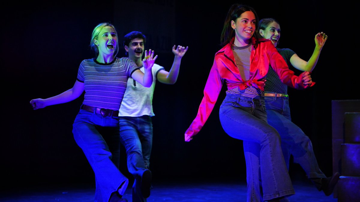 Azken emanaldiak !!!
MURO DE PIEDRA
azaroak 20-23
Pasaje Begoña, Torremolinoseko kalezulo txiki batetako oroitzapen ahaztua.Errepresio frankistan askatasunean bizi zitekeen kokalekua.1971ko ekainaren 24an dena betiko aldatu zen arte.
bit.ly/4okynR8
#gaztekonpainia #bilbo