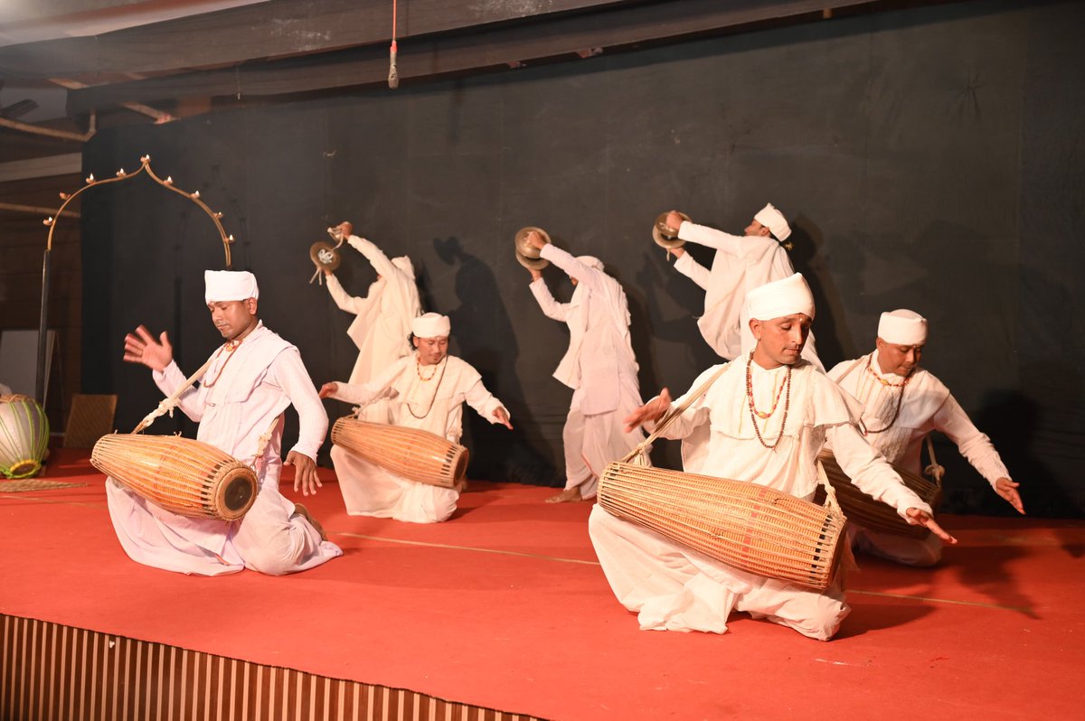awujorhat's tweet photo. AWU hosted the Mahapurushiya Nat-Bhaona ‘Gandharir Abhisaap’ in its auditorium on 15 Nov 2025, celebrating the richness of Assamese cultural heritage and reinforcing the university’s commitment to promoting the Indian Knowledge System (IKS).
@AjantaRajkonwar
@TapanGohain5 https://t.co/eS60CH7MPl
