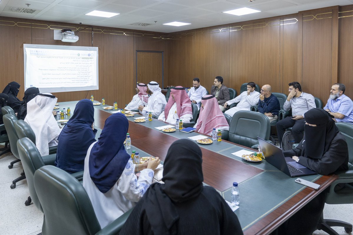 عمادة البحث العلمي بـ #جامعة_الإمام تستضيف اليوم الاثنين 17/ 11/ 2025 وفدًا من وزارة البيئة لاستعراض مؤشرات تقدم الجامعة في الأبحاث البيئية وتعزيز التعاون المشترك.
imamu.edu.sa/news/Pages/new…