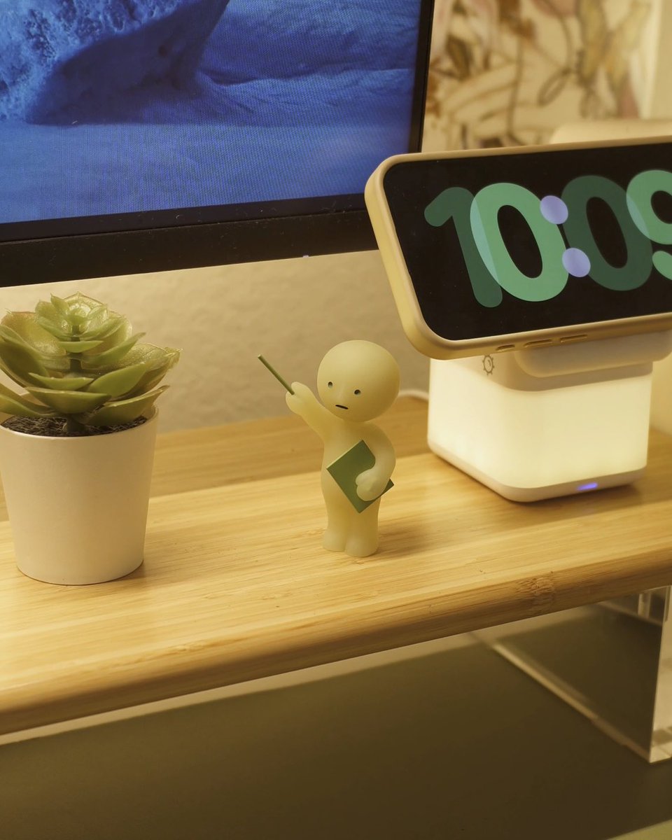 ohhighletty's tweet image. fall vibes 🍂 ☕️
•
#desk