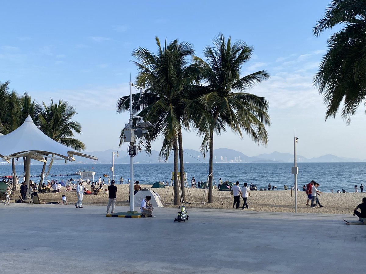 熊市马上又要来了，遍地哀嚎一遍，我教大家一个好办法：

月收入不到一万的朋友们——
别再动不动就黄金、股票、理财，规划了。
你那点工资，连风都规划不了。
梭哈更是容易裤衩一起没
这个阶段最稳的理财办法只有一个：
不！吃！晚！饭！你没听错！

每天省 20 块，
一年省 7000 块，
等于你在银行存了