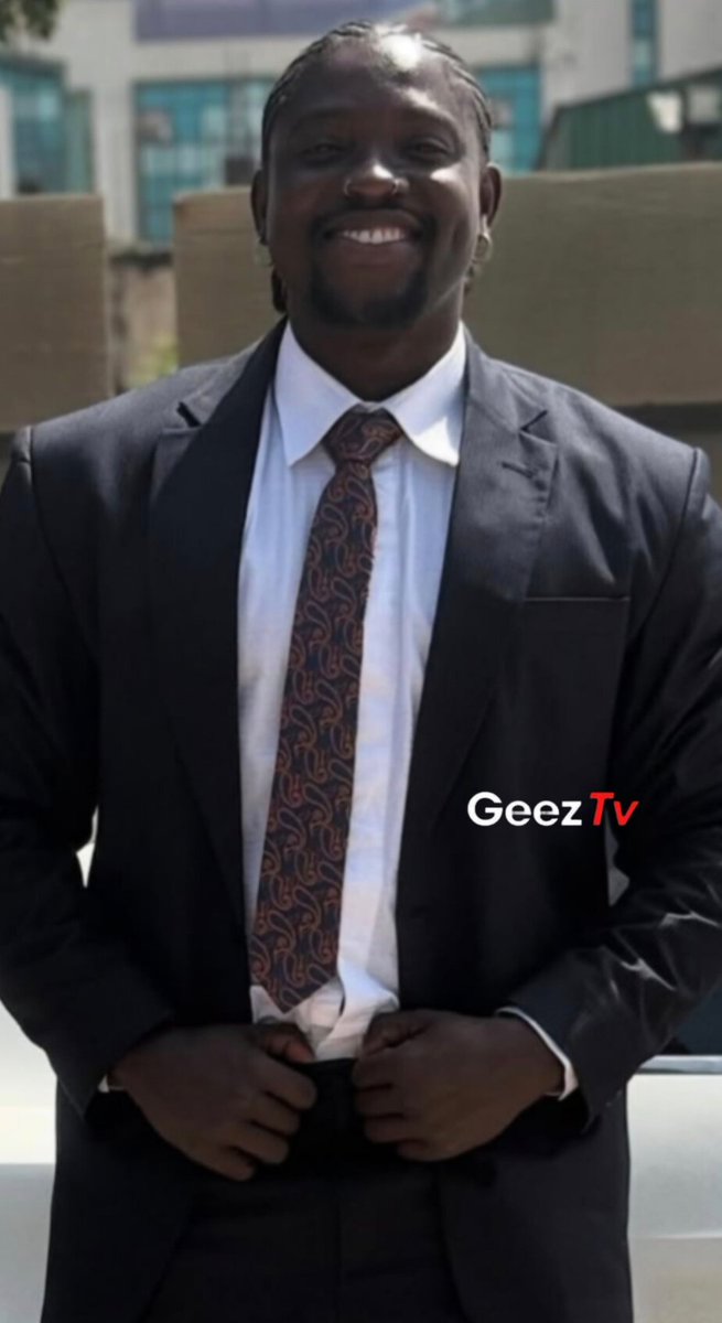 geeztvofficial's tweet photo. An airport staff member's phone was smashed by their boss while they were filming VeryDarkMan's fight. But VDM reportedly called the staff member later and gifted them a brand new iPhone to replace the broken one.

#NaVDM #ButVDM https://t.co/Ey8mjsXkL4
