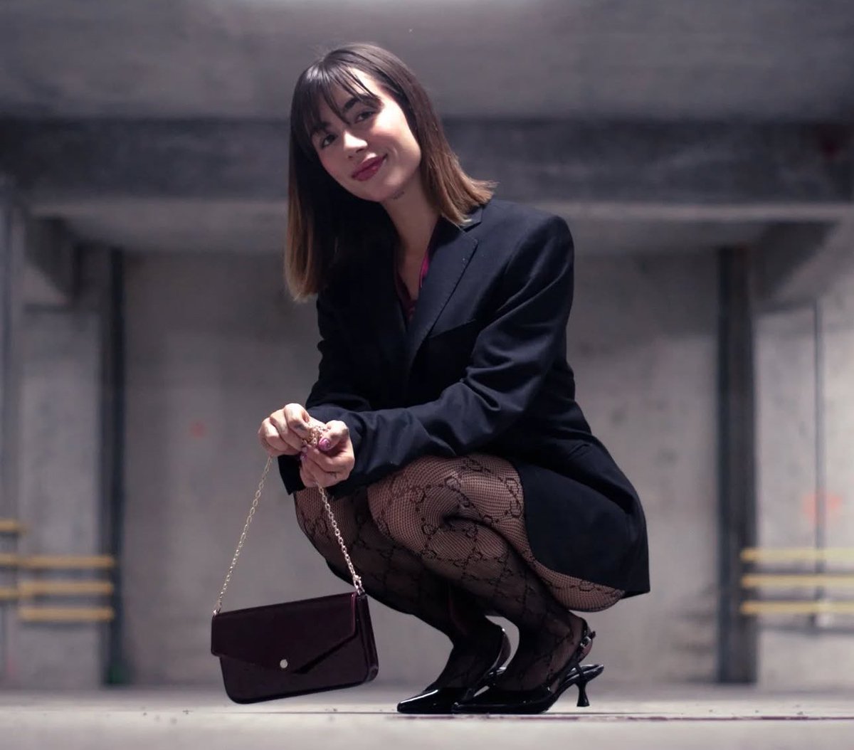 Sobre el estado de Daniela Toussaint Camberos:

«Buen día. Mi amiga Daniela Toussaint está detenida por estar literalmente PARADA AHÍ manifestándose. Se fracturó el tobillo y se descalabró la cabeza debido a que ocho policías la arrastraron y la azotaron contra el suelo. Tardaron