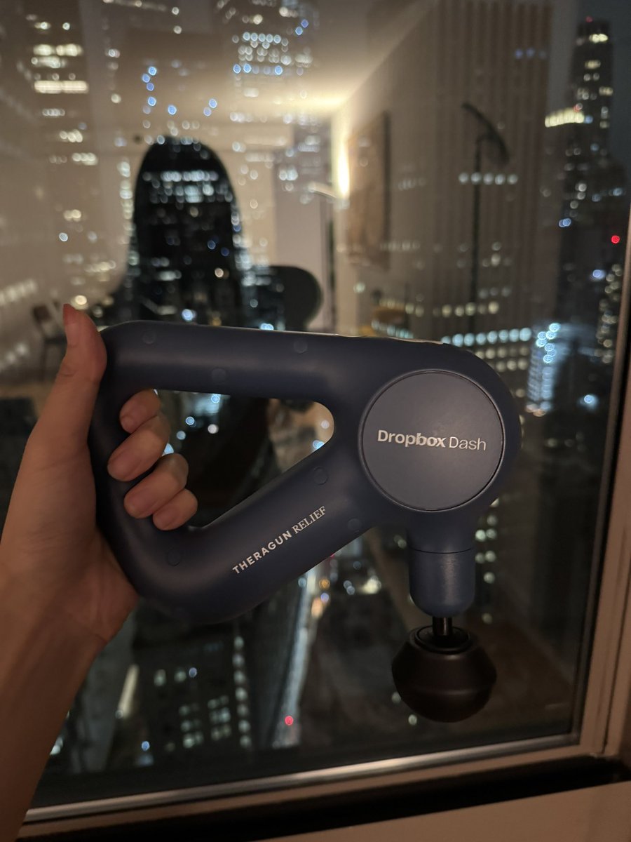 siranwrapper's tweet image. stole this off my founders desk 🤭