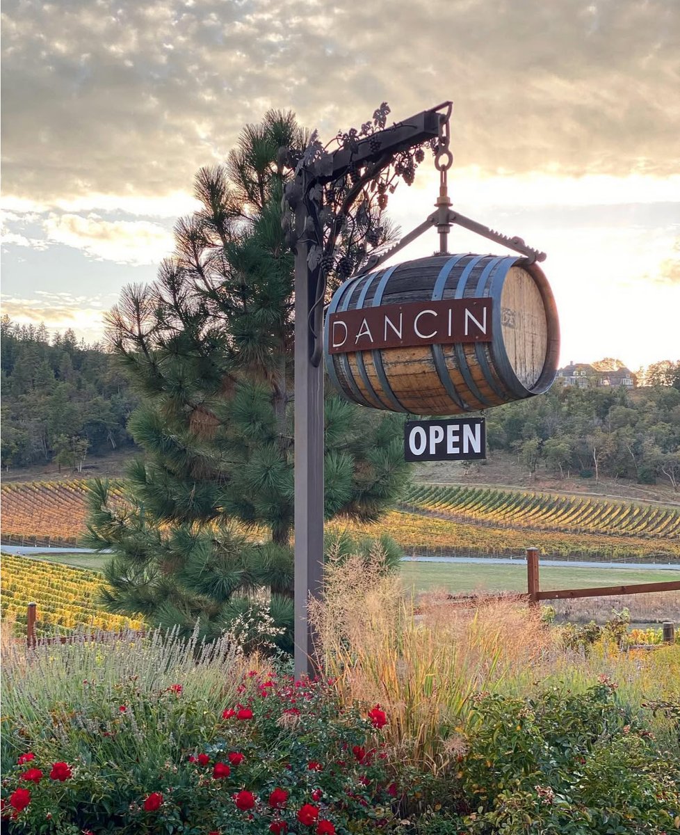 Welcome the weekend with #livemusic at DANCIN! Join us this Friday, 11/21 for piano and vocals with Lisa and Dean from 5-7PM. Sit back while our team serves you tableside from our menu of seasonal dishes &amp; award-winning wines.

Reservations at dancin.com. 🍷