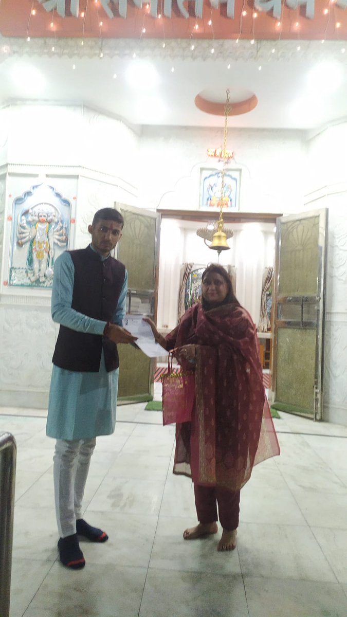 ngo_sampurna's tweet image. @ngo_sampurna के स्वयंसेवक मंदिरों में जाकर पुजारियों से #BhagwanKiPoshak एकत्र कर रहे हैं, ताकि उन्हें अपसाइक्लिंग के जरिए फिर से उपयोग किया जा सके ♻️🕉️।
हर स्वयंसेवक 5 मंदिर कवर कर रहा है—भक्ति के साथ स्थिरता का संदेश फैलाते हुए 🌱✨।
अभियान से जुड़ें! 
धन्यवाद