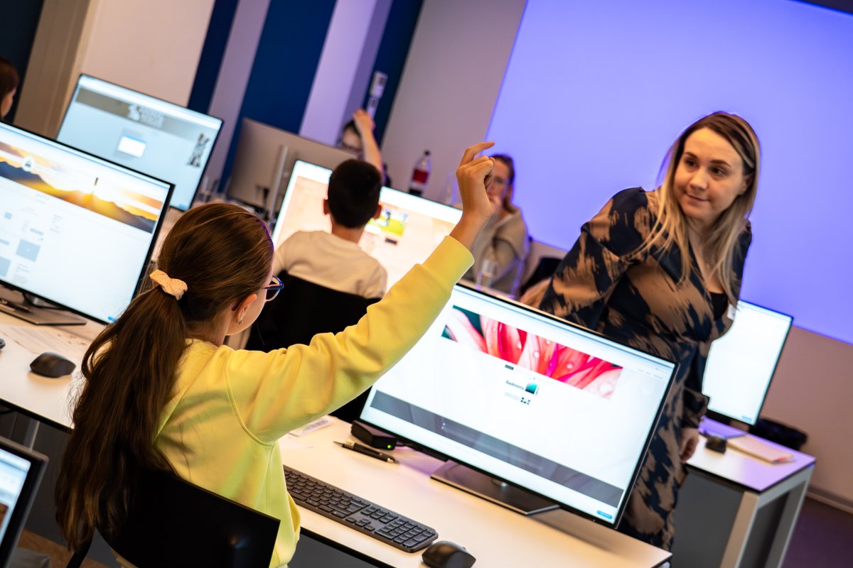 hostpoint's tweet image. Neugier, Energie und jede Menge Entdeckergeist 💻✨

Auch in diesem Jahr durften wir am Zukunftstag eine aufgeweckte Gruppe bei uns begrüssen. 

Wir freuen uns sehr über den grossen Entdeckergeist und danken euch herzlich für den Besuch!

#Zukunftstag #Informatik #Hostpoint