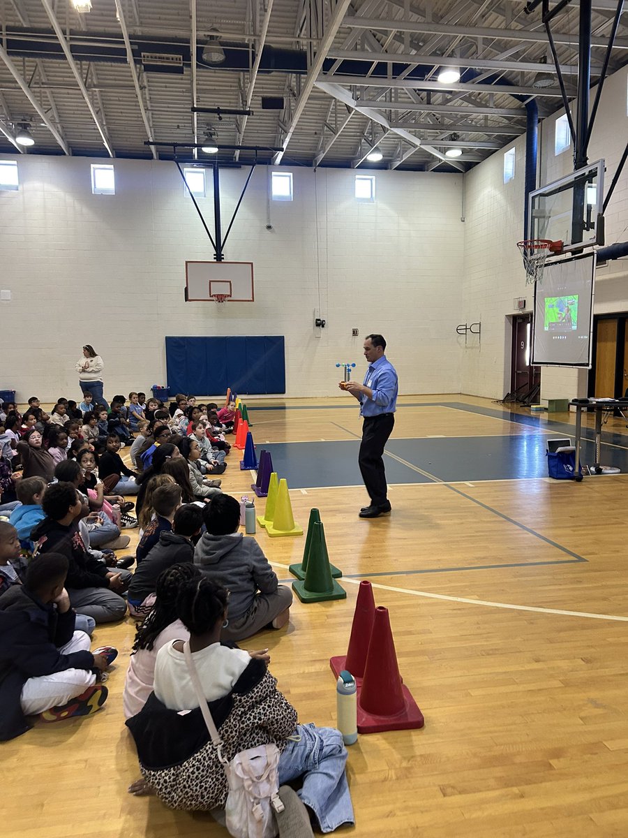 NSESDolphins's tweet image. Thanks for the shout out @J_Wheeler_WAVY and thank you for coming out, giving your time to our students, teaching them about what you do and all things meteorology! #SPSCreatesAchievers @SufVAschools