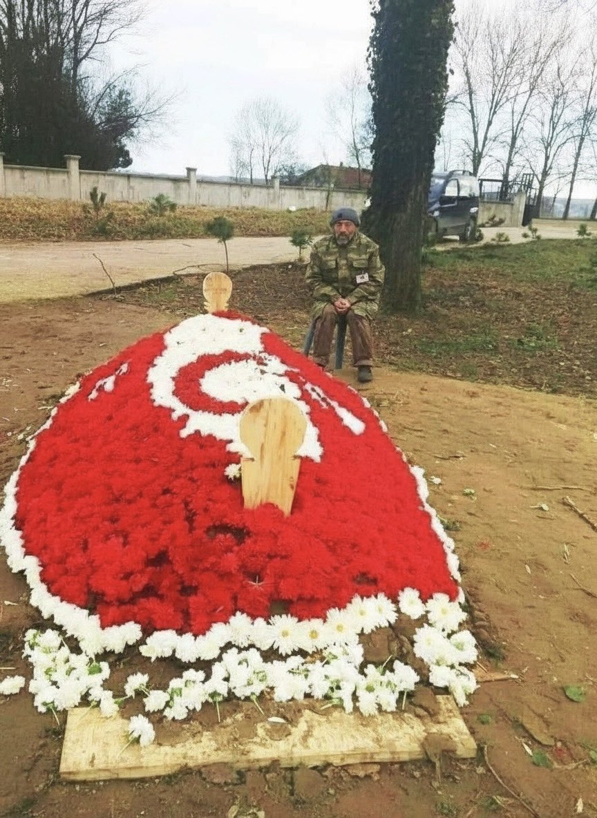 Ey oğul tören bitti, kaldık mı baş başa? 😢