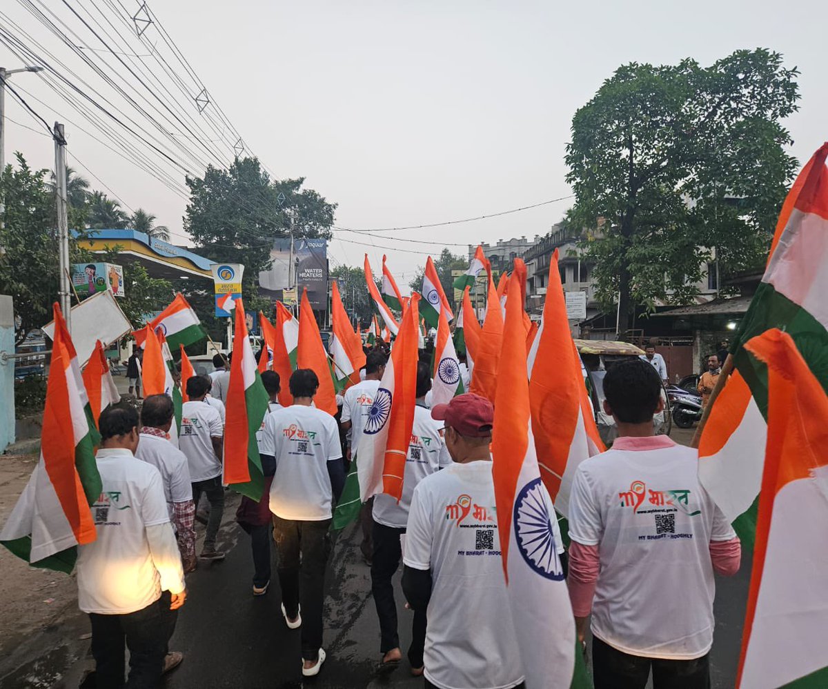 SinghRPN's tweet image. पश्चिम बंगाल के तीन दिवसीय दौर के पहले दिन आज श्रीरामपुर लोकसभा के अंतर्गत चापदानी विधानसभा में आयोजित ‘एकता यात्रा’ में सम्मिलित हुआ।

यह यात्रा देश की एकता और अखंडता के प्रतीक, लौह पुरुष सरदार वल्लभभाई पटेल जी के विराट योगदान का स्मरण कराती है।

इस अवसर पर जोन प्रभारी श्री मनोज…