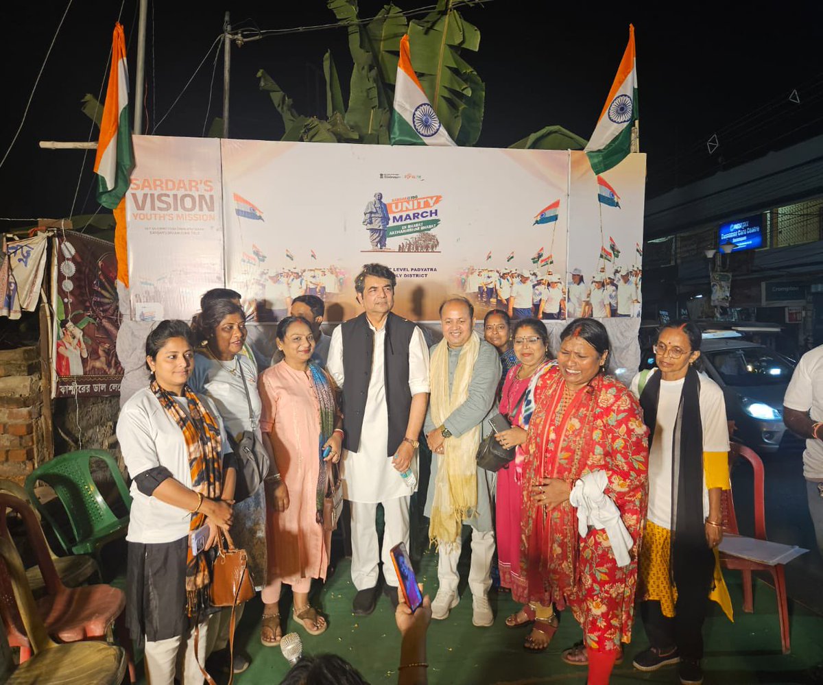 SinghRPN's tweet image. पश्चिम बंगाल के तीन दिवसीय दौर के पहले दिन आज श्रीरामपुर लोकसभा के अंतर्गत चापदानी विधानसभा में आयोजित ‘एकता यात्रा’ में सम्मिलित हुआ।

यह यात्रा देश की एकता और अखंडता के प्रतीक, लौह पुरुष सरदार वल्लभभाई पटेल जी के विराट योगदान का स्मरण कराती है।

इस अवसर पर जोन प्रभारी श्री मनोज…