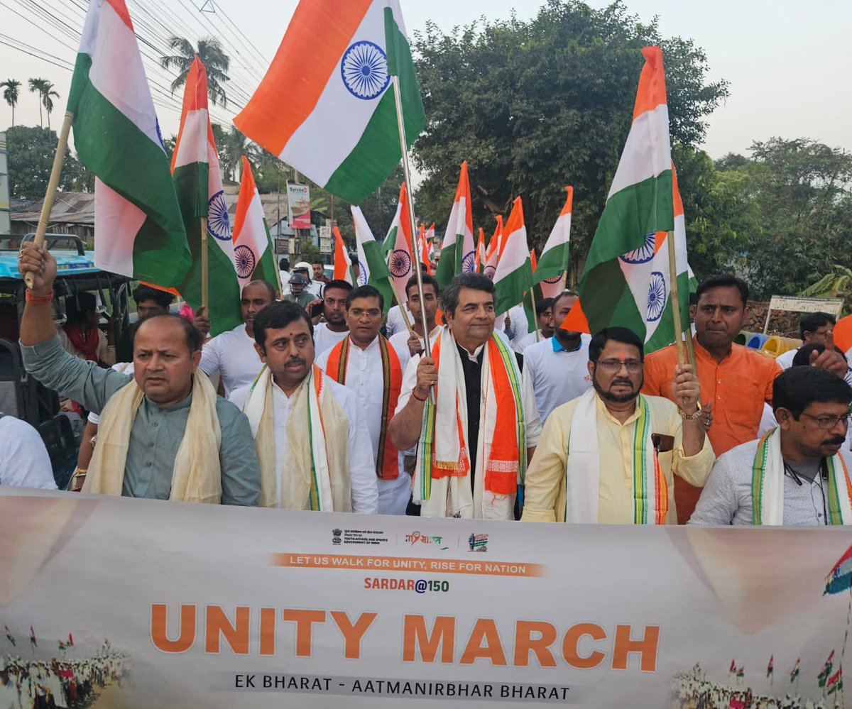 SinghRPN's tweet image. पश्चिम बंगाल के तीन दिवसीय दौर के पहले दिन आज श्रीरामपुर लोकसभा के अंतर्गत चापदानी विधानसभा में आयोजित ‘एकता यात्रा’ में सम्मिलित हुआ।

यह यात्रा देश की एकता और अखंडता के प्रतीक, लौह पुरुष सरदार वल्लभभाई पटेल जी के विराट योगदान का स्मरण कराती है।

इस अवसर पर जोन प्रभारी श्री मनोज…