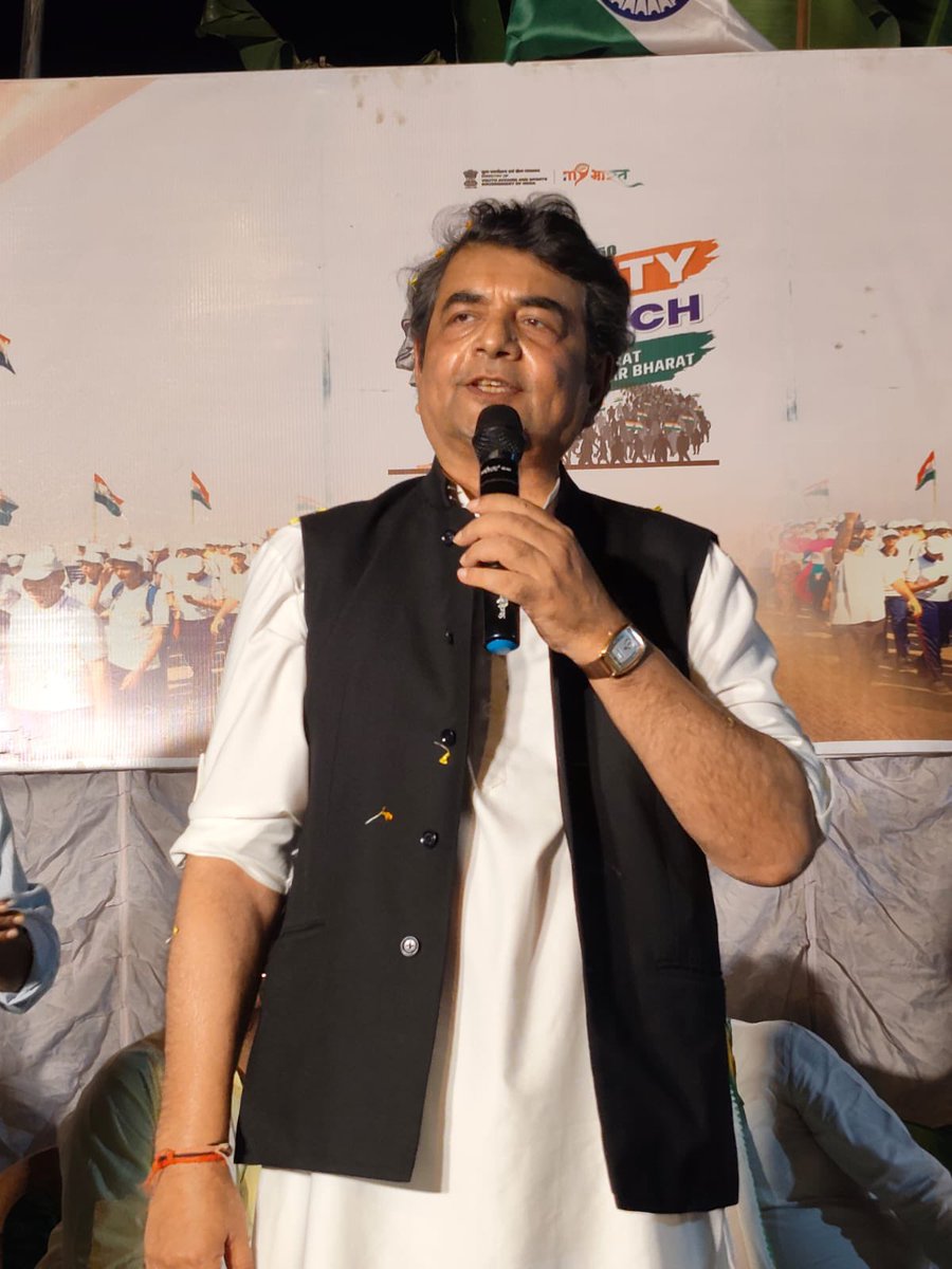 SinghRPN's tweet image. पश्चिम बंगाल के तीन दिवसीय दौर के पहले दिन आज श्रीरामपुर लोकसभा के अंतर्गत चापदानी विधानसभा में आयोजित ‘एकता यात्रा’ में सम्मिलित हुआ।

यह यात्रा देश की एकता और अखंडता के प्रतीक, लौह पुरुष सरदार वल्लभभाई पटेल जी के विराट योगदान का स्मरण कराती है।

इस अवसर पर जोन प्रभारी श्री मनोज…