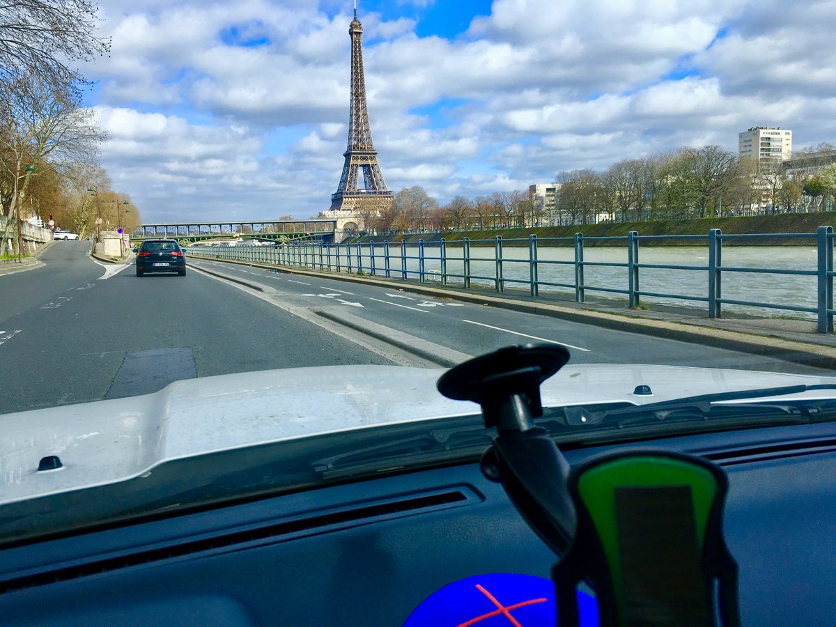 BRICEKE39026084's tweet image. Il faut rendre les quais autrefois Express Rive Droite et Rive 
gauche aux voitures,
et en élargissant les quais placer une piste cyclable et un espace promeneurs.