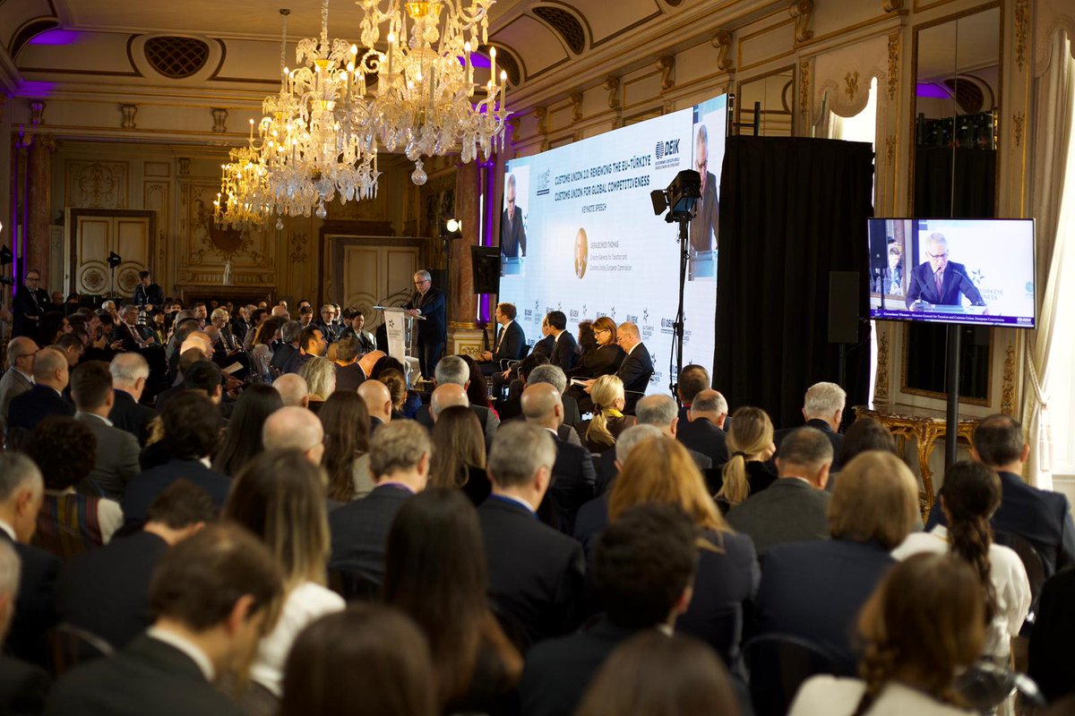 “Diyalogdan Aksiyona: Daha Güçlü Bir AB-Türkiye Ekonomik Geleceği İnşa Etmek”

Türkiye-Avrupa İş Konseylerimiz, <a href="/ebsummiteurope/">European Business Summits</a> iş birliğinde düzenlediği "EU-Türkiye Business Summit"te "Gümrük Birliği 2.0: Küresel Rekabetçilik için AB-Türkiye Gümrük Birliği'nin Yenilenmesi"