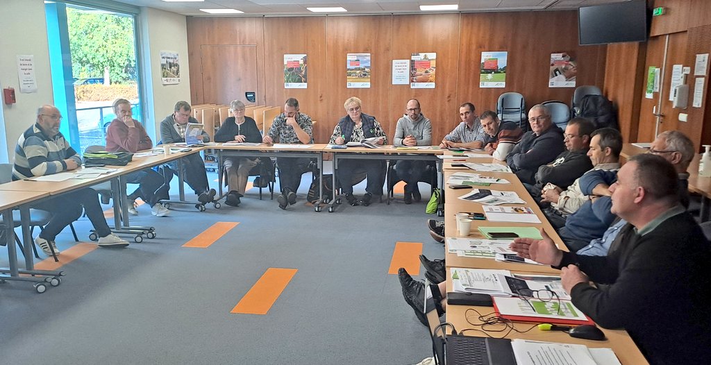 [#Syndical] Actualités et transformation <a href="/FNSEA/">La FNSEA</a>, suite au séminaire national, sont au menu du Conseil d'administration de la <a href="/fdsea53/">FDSEA53</a> de ce jour. <a href="/GreffinDamien/">Damien GREFFIN</a> <a href="/h_hertgen/">Helene Hertgen</a> <a href="/LaurentFerre1/">Laurent Ferre</a> <a href="/rousseautrocy/">Arnaud Rousseau</a> <a href="/Chambonchristo1/">Chambon christophe</a>