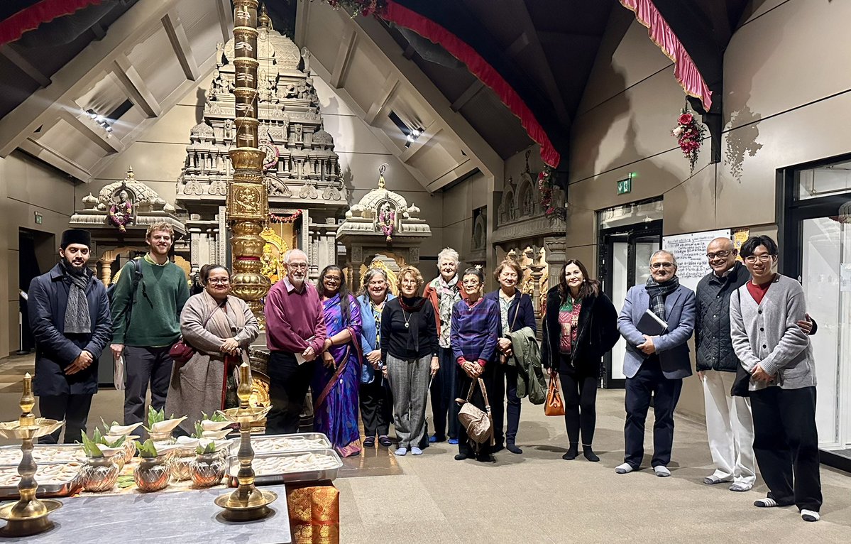 IbrahimAhmed89_'s tweet image. Honoured to speak at the Interfaith Service at Shree Ghanapathy Temple.
I shared the Islamic view on caring for our planet as a trust from Allah.
Grateful for the beautiful conversations across faiths. This is the way forward. 
🤝🌍

#Interfaith #Unity #Faith&amp;amp;Climate