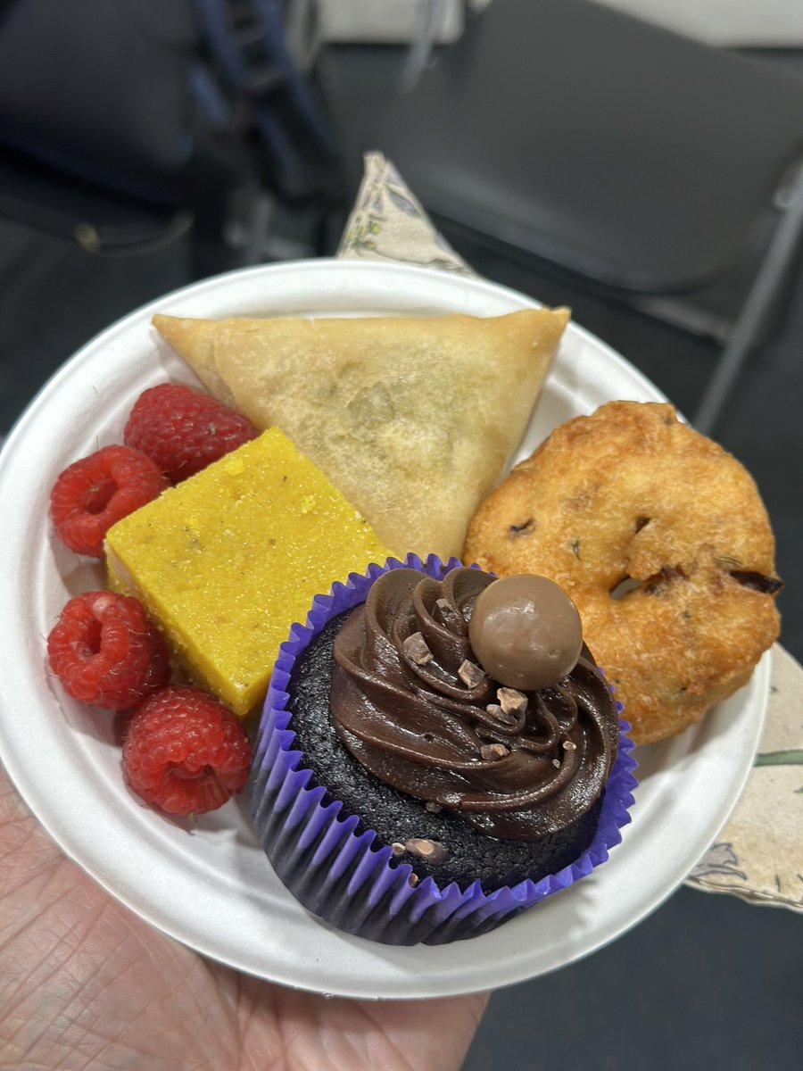 IbrahimAhmed89_'s tweet image. Honoured to speak at the Interfaith Service at Shree Ghanapathy Temple.
I shared the Islamic view on caring for our planet as a trust from Allah.
Grateful for the beautiful conversations across faiths. This is the way forward. 
🤝🌍

#Interfaith #Unity #Faith&amp;amp;Climate