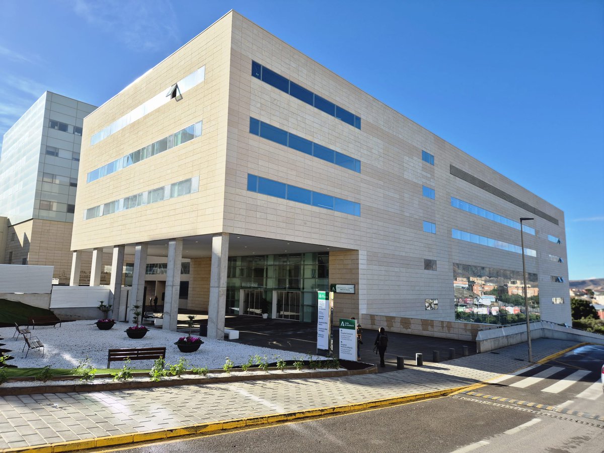 TorrecardenasHU's tweet photo. 🏥🔛El consejero de Sanidad, Presidencia y Emergencias, Antonio Sanz, ha inaugurado el nuevo Centro de Diagnóstico y Tratamiento Bahía de Almería del Hospital Universitario Torrecárdenas “que ha contado con una inversión de 34,8 millones de euros

ℹ️ https://t.co/uRorkSQnq7

#HUT https://t.co/MpHzM7S7PL