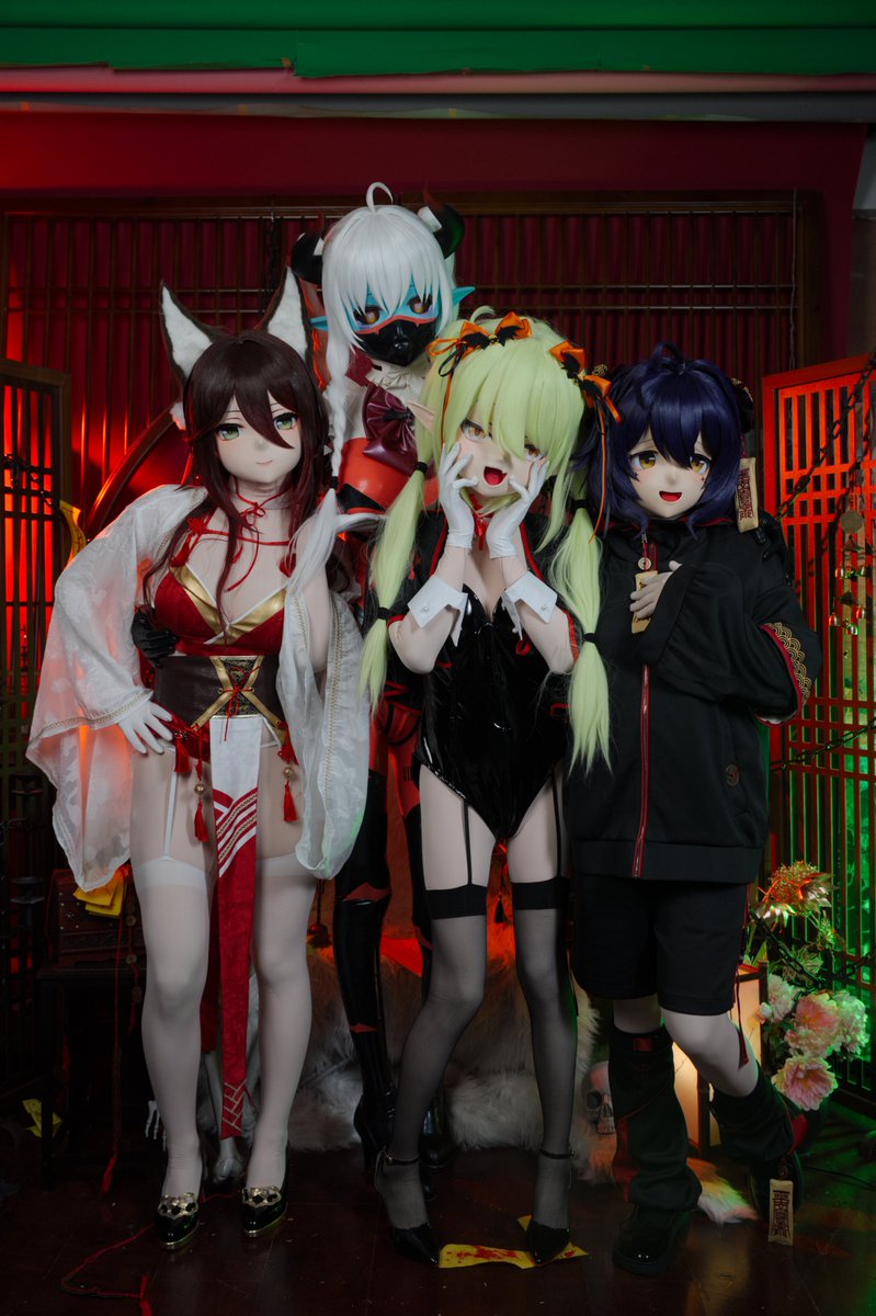 万圣节合影
狐狸：俺
魅魔：<a href="/fuafuali/">狸茯（茯山时雨）</a> 
🍈：<a href="/Qiumu_C/">湫沐</a> 
小僵尸：<a href="/wmliyin/">立音喵</a>