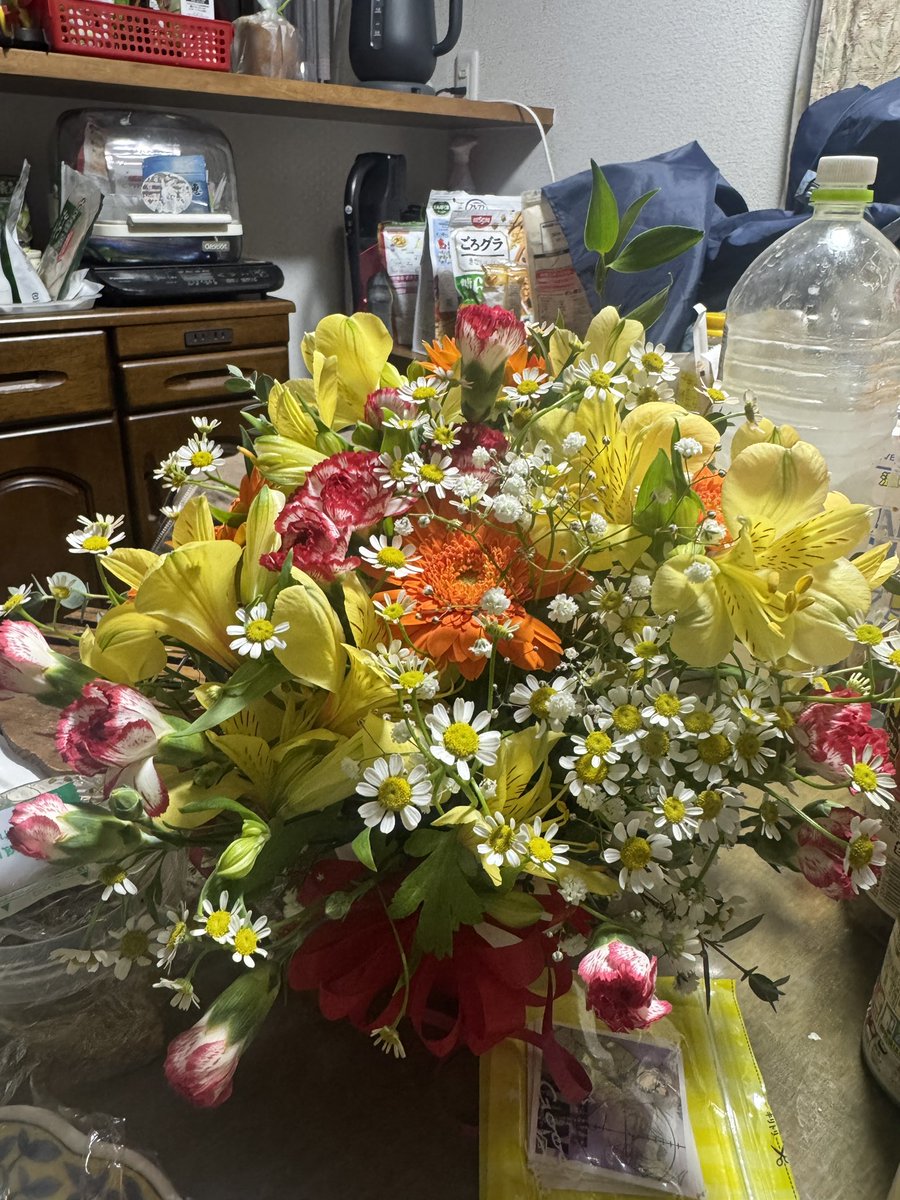 見てん
おかんに花やった🌸