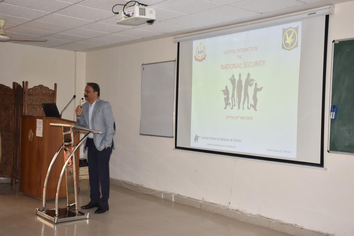 "राष्ट्रीय सुरक्षा" पर 5-दिवसीय वर्टिकल संवाद आज से सीएसडब्ल्यूटी बीएसएफ इंदौर में शुरू हुआ। श्री आलोक कुमार सिंह, महानिरीक्षक और अन्य वक्ताओं ने संवाद किया। बीपीआरएंडडी की पहल के तहत विभिन्न पुलिस संगठनों के प्रतिभागी इस संवाद में भाग ले रहे हैं।