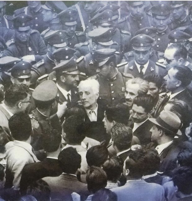 LuisMesina1's tweet image. Un 17 de noviembre de 1899 nacía CLOTARIO BLEST RIFFO.
Un sindicalista que mantuvo siempre en alto las banderas de la autonomía e independencia de los sindicatos respecto de los partidos, los gobiernos de turno y los empleadores.
Hoy, su legado está mucho mas vigente y adquiere…