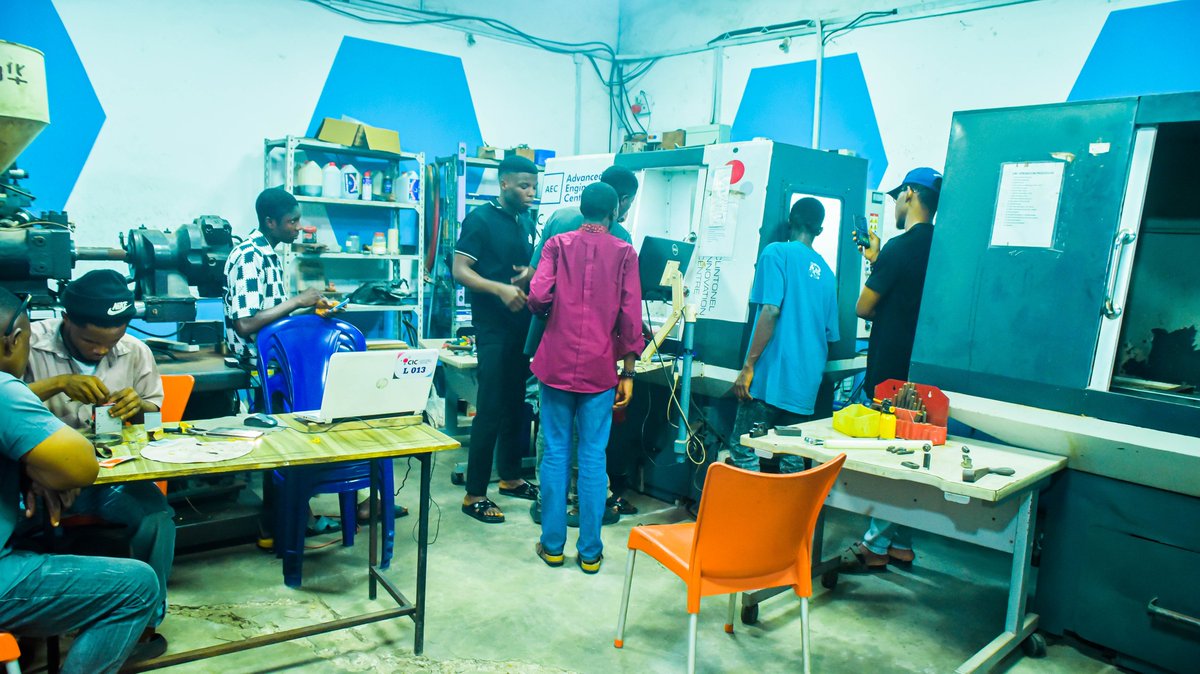 CIC_Makerspace's tweet image. The process started from concept sketch &amp;amp; problem definition to 3D CAD modelling using.  The next step was the CAM Toolpath Generation, followed by the product simulation. With the toolpaths ready, the workpiece was set up, and the CNC machine took over.
#EPSI
#CLINTONEL