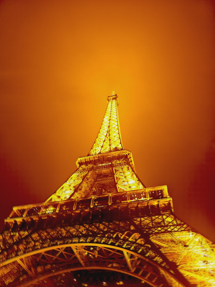Mir_Ikhlaq786's tweet image. The dream of watching it with your eyes 👀  is surreal #Eiffeltower #Parisfrance