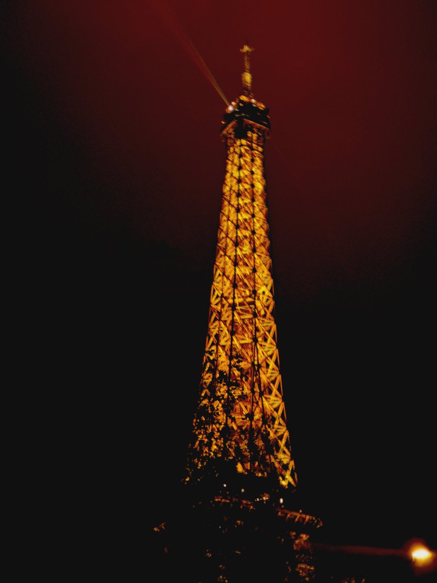 Mir_Ikhlaq786's tweet image. The dream of watching it with your eyes 👀  is surreal #Eiffeltower #Parisfrance