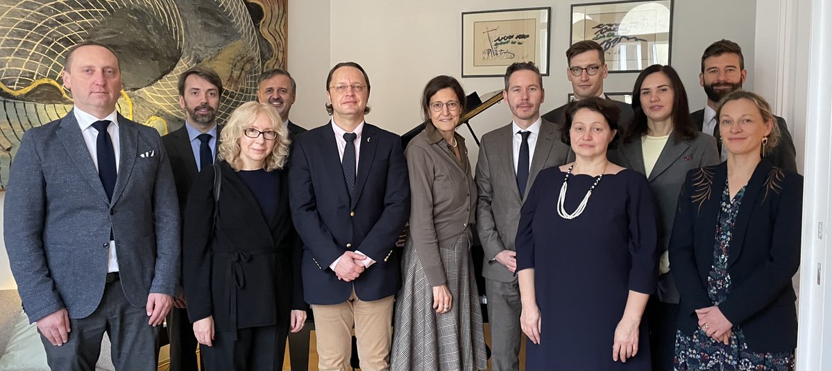 🇫🇷🇺🇦 Depuis le premier jour de l’agression russe, la France a fait le choix d’un soutien sans ambiguïté envers l’Ukraine.

À l’OSCE aussi, nous travaillons au quotidien en étroite coopération avec nos collègues ukrainiens.

A l'OSCE, face à la brutalité et à la propagande de la