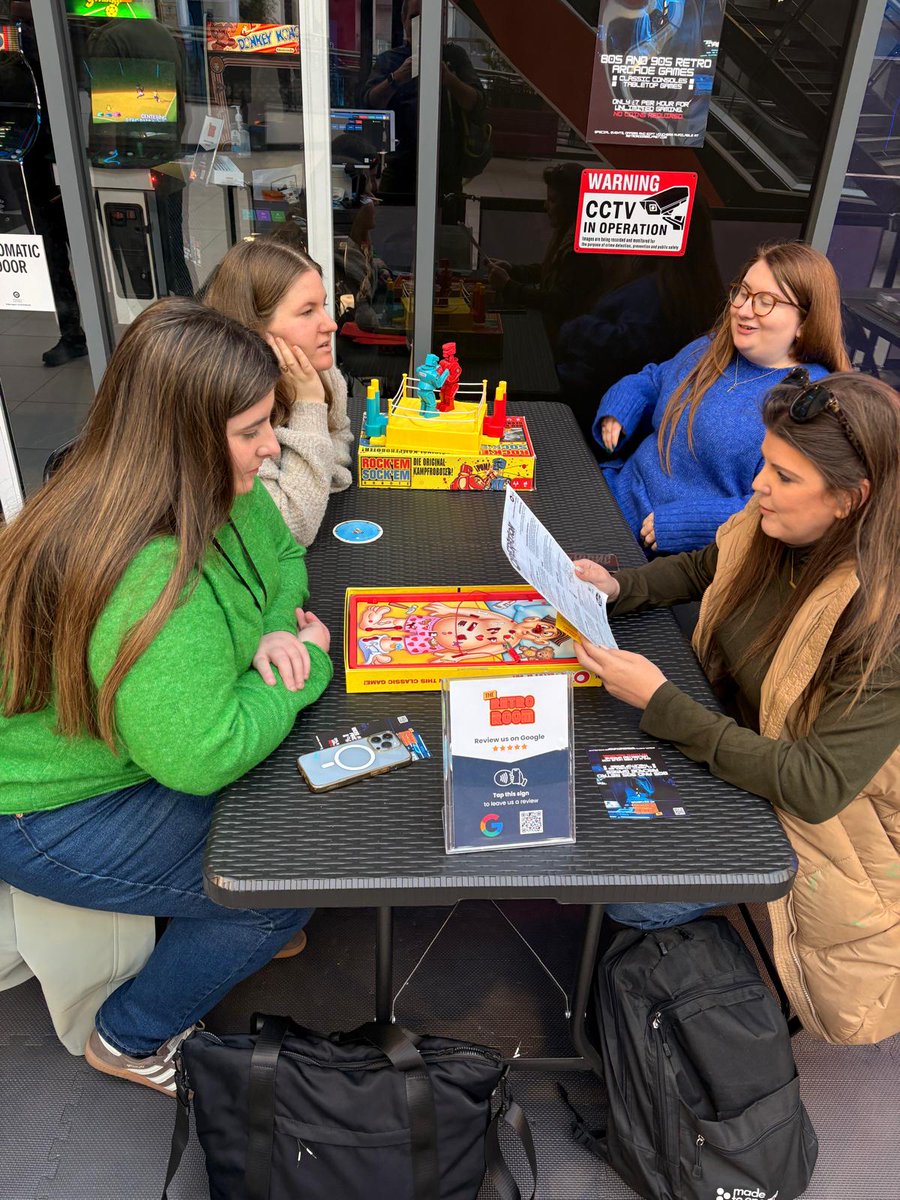 SustainIQ's tweet image. 🕹️ HIGH SCORE 👾

Last Friday, we swapped our keyboards for joysticks🕹️, our lunchboxes for pizza🍕, and our water bottles for pint glasses🍺at our quarterly staff day!

Who knew that Subbuteo was still a thing!? ⚽